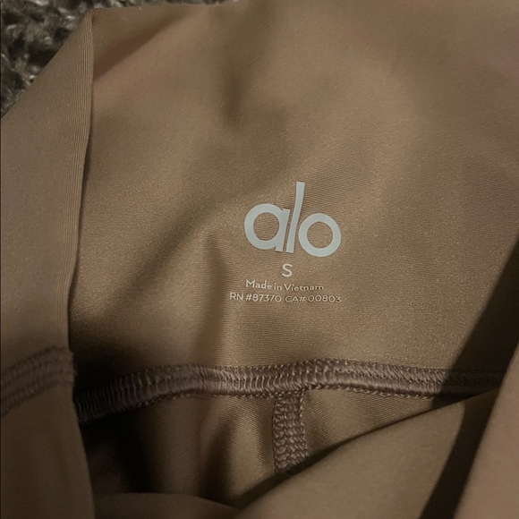 Alo Airlift Leggings - Picture 4 of 8